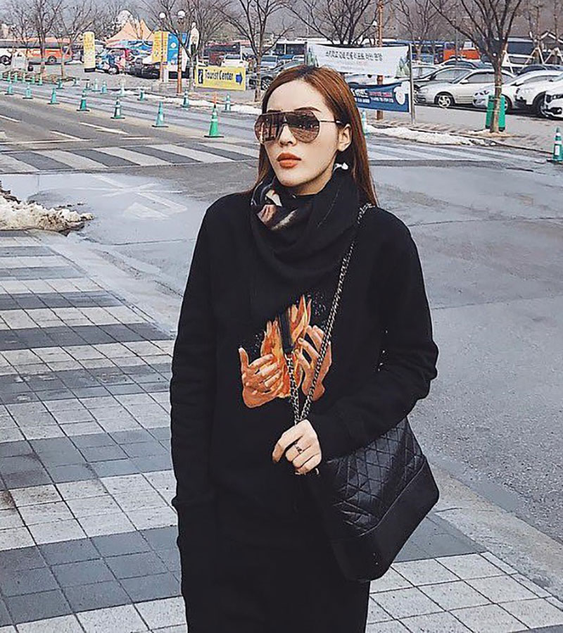 Không thua kém tay chơi nào, Kỳ Duyên diện 1 thân toàn đồ hiệu trong chuyến du lịch đầu năm